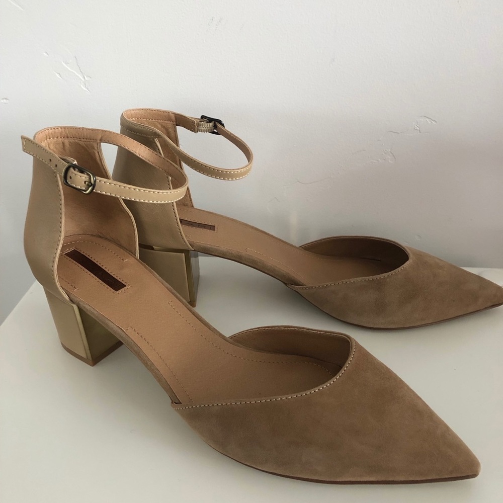 Tahari Women Heel Shoes.